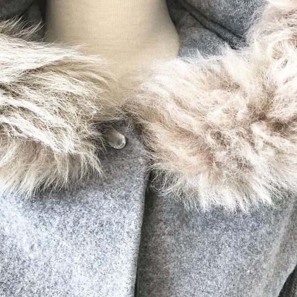 Massimo Dutti faux fur hooded jacket/coat size XS - Picture 3 of 14